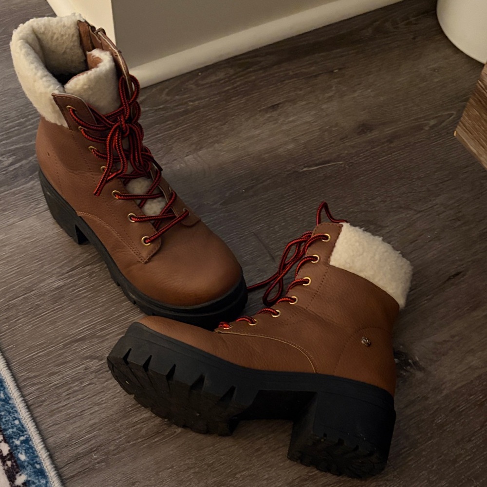 Juicy Couture Tan and Red Winter Boots